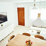 3bdr + 2bath Comfy House *